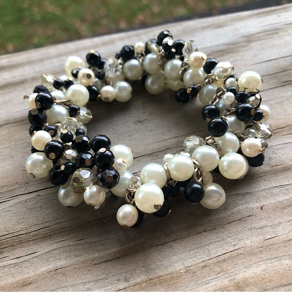 Faux Pearl & Seed Bead Cluster Stretch Bracelet with Silver Tone Chain Accents - Picture 4 of 16